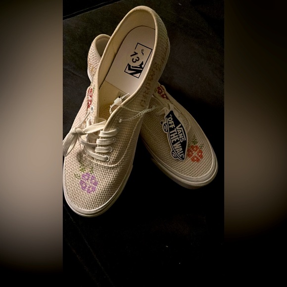 Vans - Picture 1 of 3